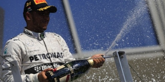 F1: Hamilton vince in Ungheria e riapre il mondiale; male le Ferrari