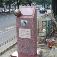 il monumento funebre di Gigi Meroni nel luogo dove fu investito