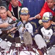 Conferenza stampa dei corridori della Festina al Tour 1998
