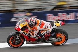 Moto Gp: Marquez fa il fenomeno nel tempio della velocità
