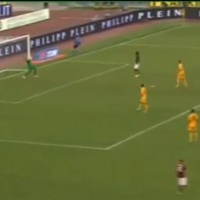 il pallonetto da fuori area di Pjanic